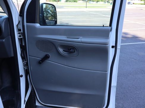 Used 2006 Ford E-250 and Econoline 250 RWD image 22
