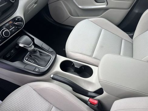 Used 2025 Kia Soul LX w/ LX Technology Package image 24