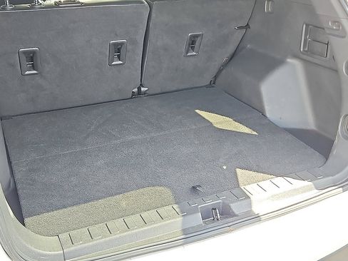 Used 2023 Chevrolet Equinox Premier FWD image 10