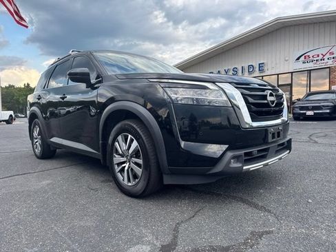 Used 2022 Nissan Pathfinder SL AWD/4WD image 2
