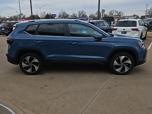 New 2026 Volkswagen Taos SE image 4