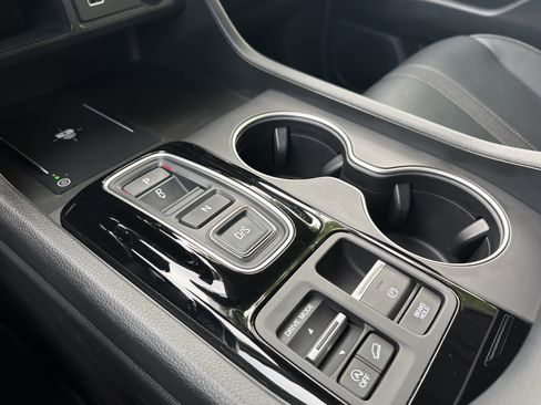 Certified 2025 Honda Pilot Touring image 16