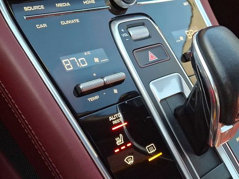 Used 2018 Porsche Panamera 4 image 13
