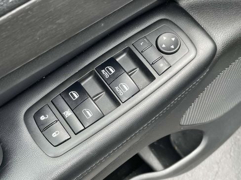 Used 2017 Jeep Grand Cherokee Altitude RWD image 17
