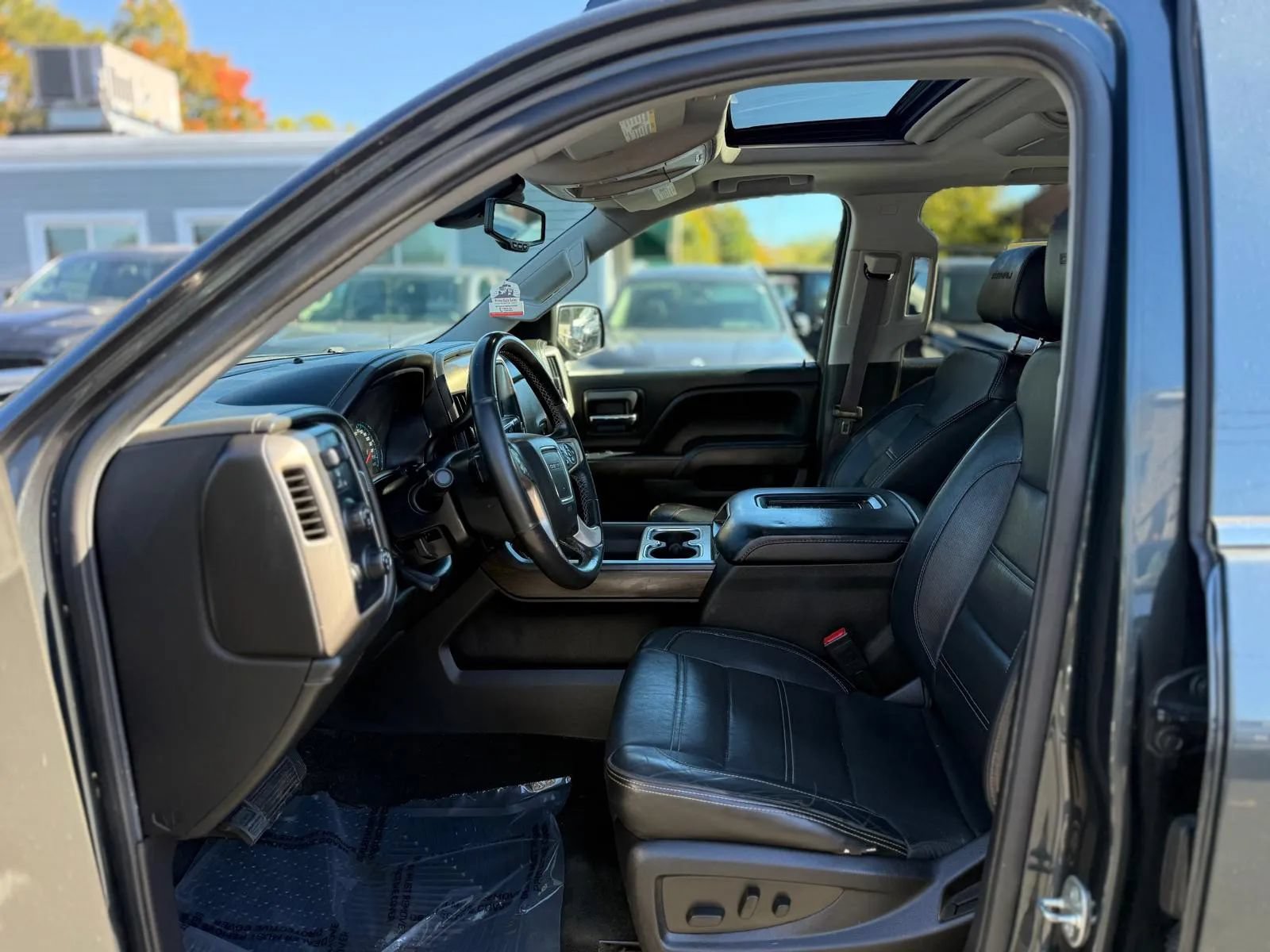 Used 2017 GMC Sierra 1500 Denali w/ Denali Ultimate Package AWD/4WD image 9