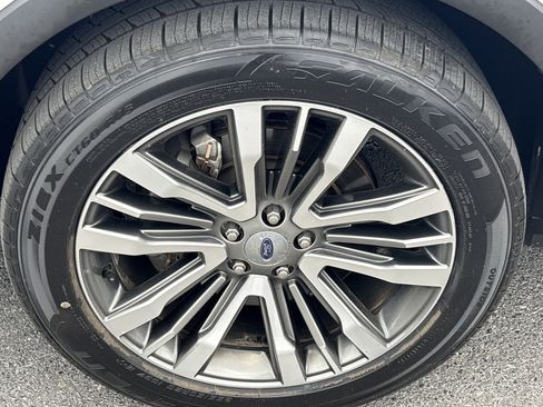 Used 2017 Ford Explorer Platinum AWD/4WD image 11