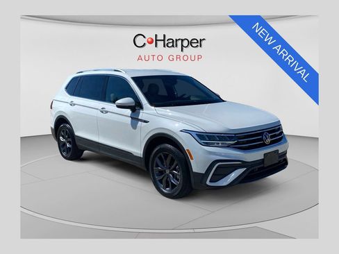 Used 2023 Volkswagen Tiguan SE AWD/4WD image 1