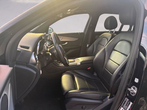 Used 2022 Mercedes-Benz GLC 300 image 9