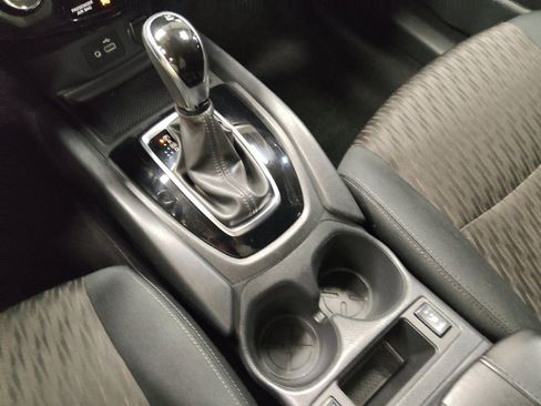 Used 2019 Nissan Rogue SV FWD image 26