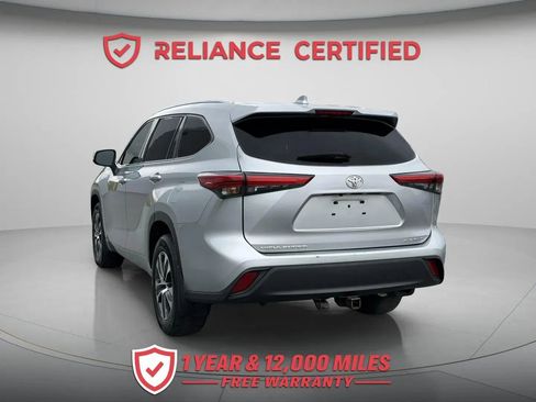 Used 2021 Toyota Highlander XLE AWD/4WD image 5