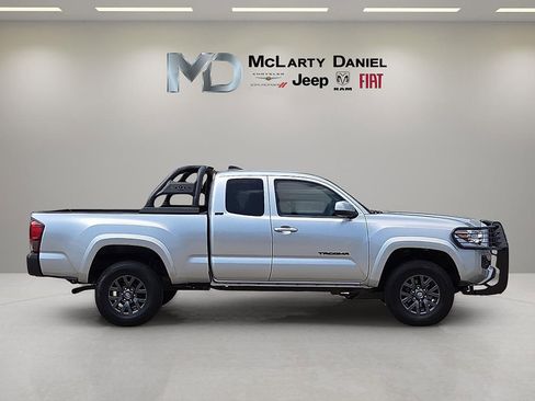 Used 2022 Toyota Tacoma SR5 w/ SR5 Appearance Package (SM) RWD image 6