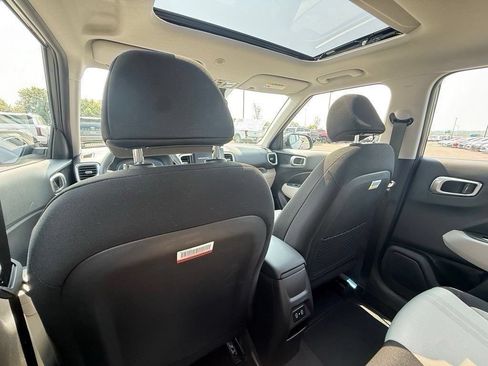 Certified 2025 Hyundai Venue SEL FWD image 27