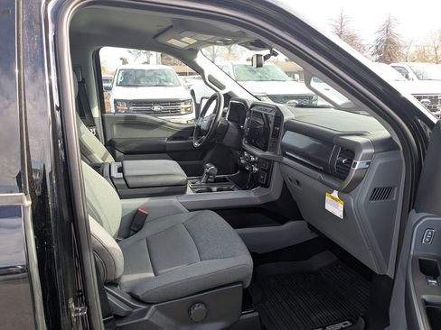 Used 2024 Ford F150 Lightning XLT image 32