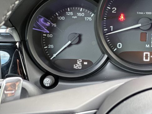 New 2026 Porsche Macan image 30