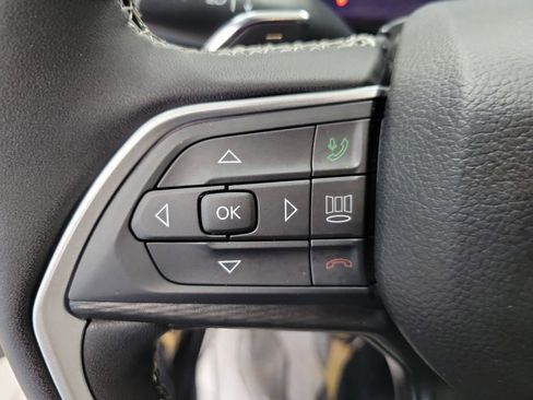 Used 2025 Jeep Grand Cherokee Altitude image 34