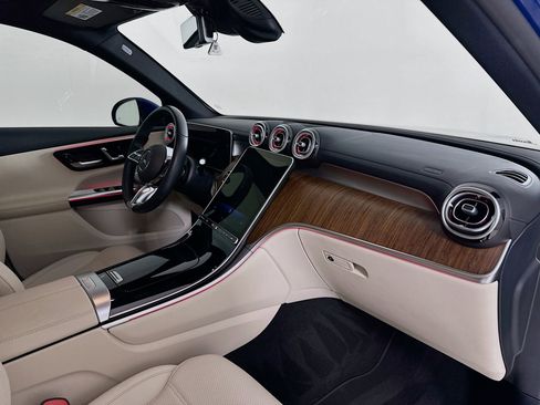 Certified 2025 Mercedes-Benz GLC 300 image 31