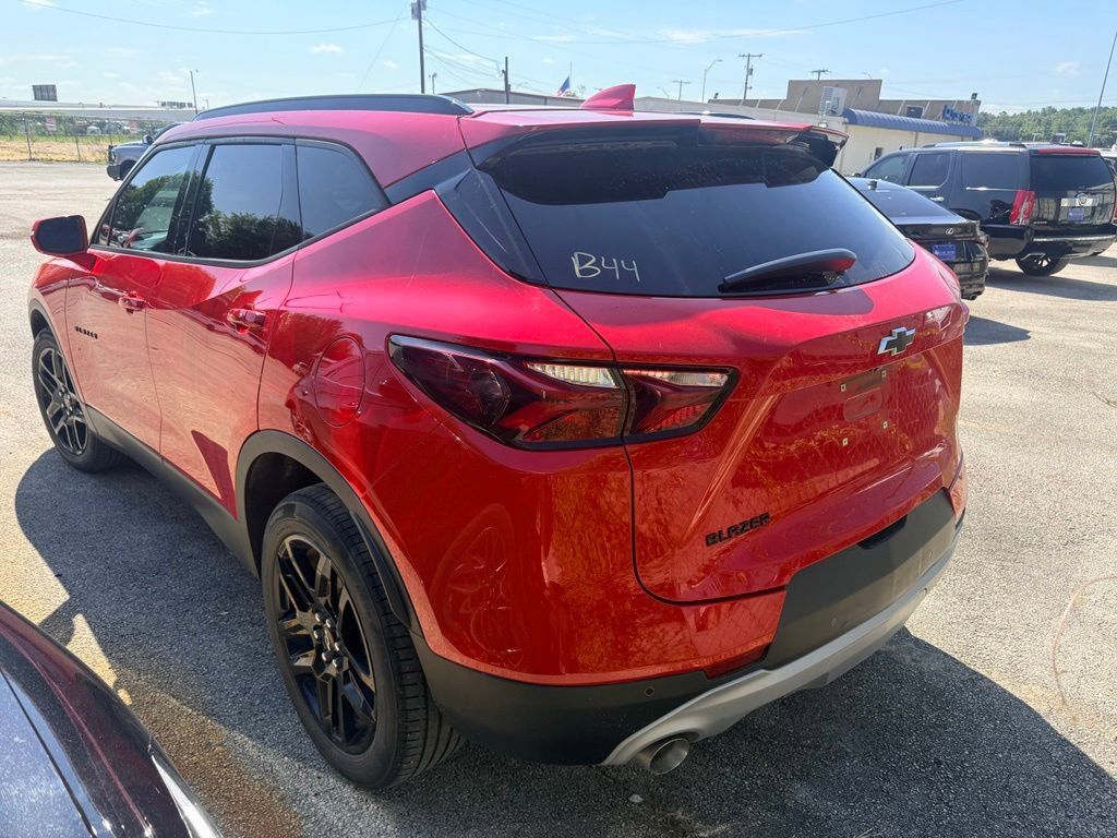 Used 2019 Chevrolet Blazer LT FWD image 2