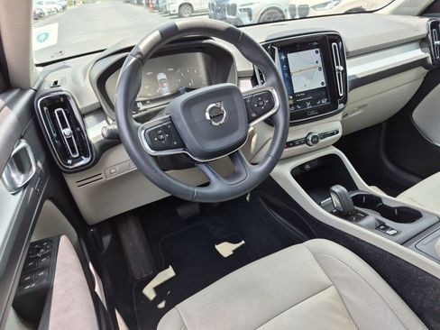 Used 2019 Volvo XC40 T4 Momentum FWD image 27