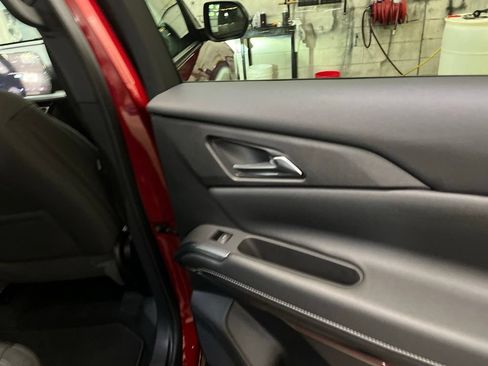 Used 2025 Chevrolet Traverse LT w/ Midnight/Sport Edition FWD image 29