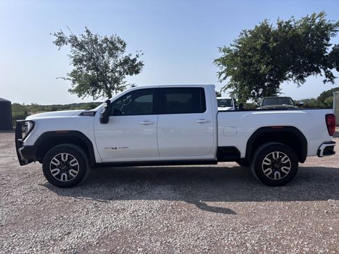 Used 2022 GMC Sierra 2500 AT4 w/ AT4 Premium Plus Package AWD/4WD image 2