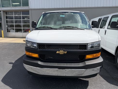 New 2026 Chevrolet Express 3500 Extended RWD image 3