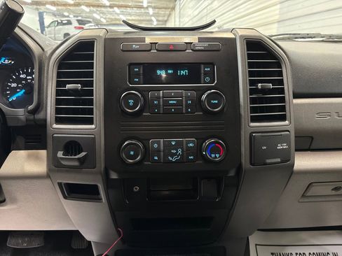 Used 2017 Ford F250 XL w/ Power Equipment Group AWD/4WD image 18