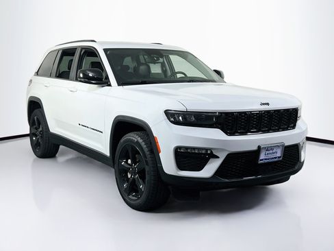 Used 2023 Jeep Grand Cherokee Limited w/ Black Appearance Package AWD/4WD image 3