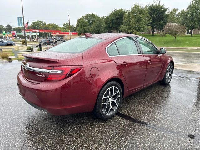 Used 2017 Buick Regal Sport Touring FWD image 5