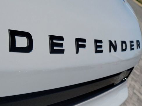 New 2026 Land Rover Defender 110 X-Dynamic SE image 9