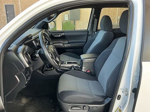 Used 2022 Toyota Tacoma TRD Off-Road image 15