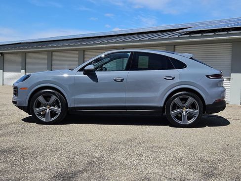 Used 2024 Porsche Cayenne Coupe AWD/4WD image 2