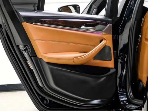 Used 2019 BMW 540i xDrive w/ M Sport Package image 47