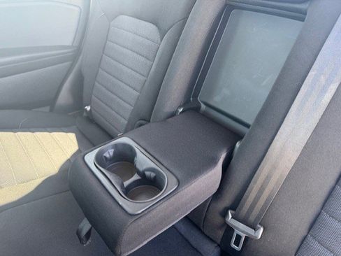 Used 2022 Ford Edge SE image 25