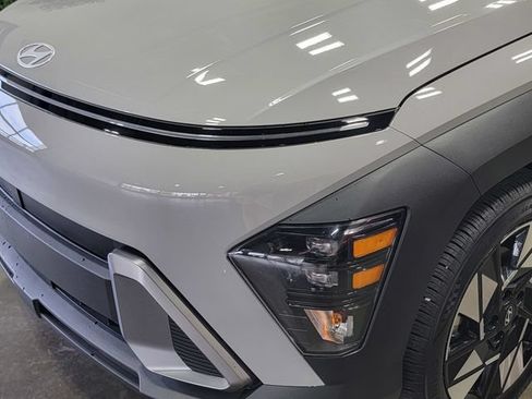 Used 2025 Hyundai Kona SEL FWD image 8
