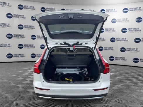 Certified 2024 Volvo V60 B5 Cross Country Plus AWD/4WD image 11