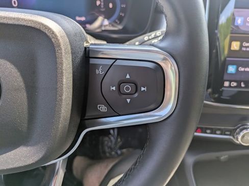 Used 2024 Volvo XC40 B5 Core image 21