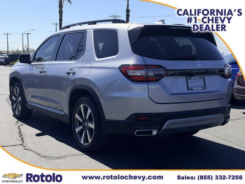 Used 2025 Honda Pilot Touring image 4