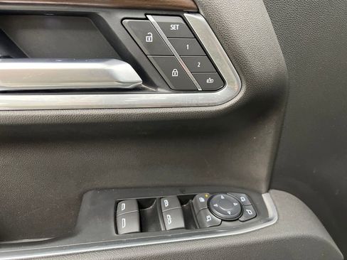 Used 2025 GMC Sierra 1500 SLT AWD/4WD image 12