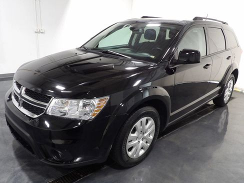 Used 2019 Dodge Journey SE FWD image 3