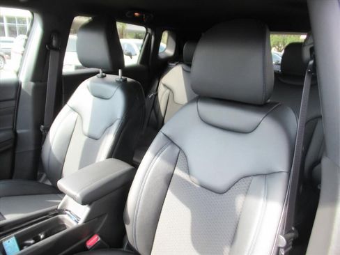 New 2026 Jeep Compass Latitude image 16