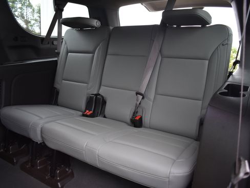 Used 2022 Chevrolet Suburban LT w/ Luxury Package image 34