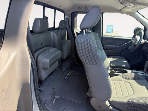 Used 2019 Nissan Frontier Desert Runner image 18