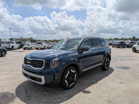 Certified 2025 Kia Telluride S AWD/4WD image 4