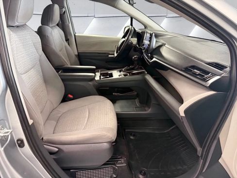 Used 2021 Toyota Sienna LE FWD image 14