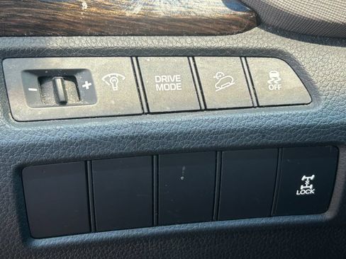 Used 2018 Hyundai Santa Fe Sport AWD/4WD image 23