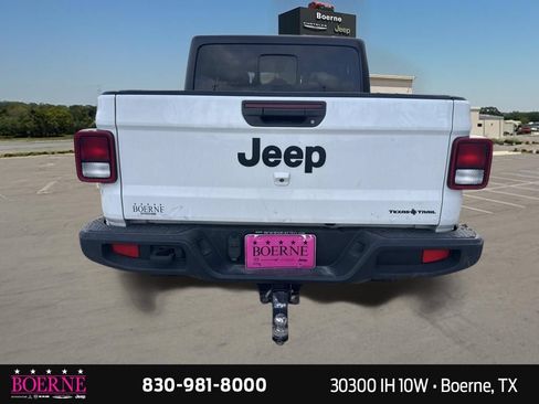 Used 2023 Jeep Gladiator Sport AWD/4WD image 11