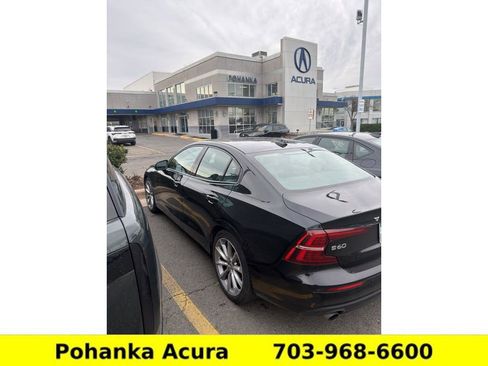 Used 2020 Volvo S60 T6 Momentum image 1