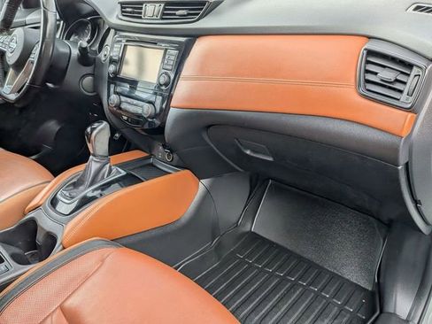 Used 2017 Nissan Rogue SL w/ SL Premium Package image 40