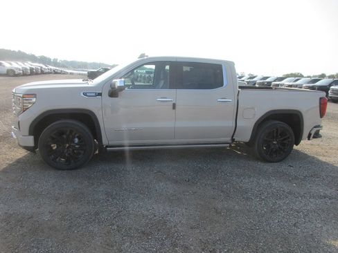 New 2026 GMC Sierra 1500 Denali w/ Denali Reserve Package AWD/4WD image 11