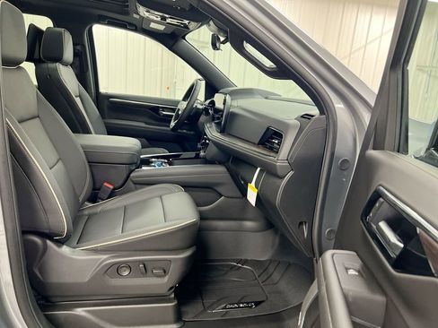 New 2026 Chevrolet Suburban Premier AWD/4WD image 23